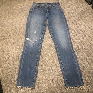 2/26 Lucky Brand Jeans